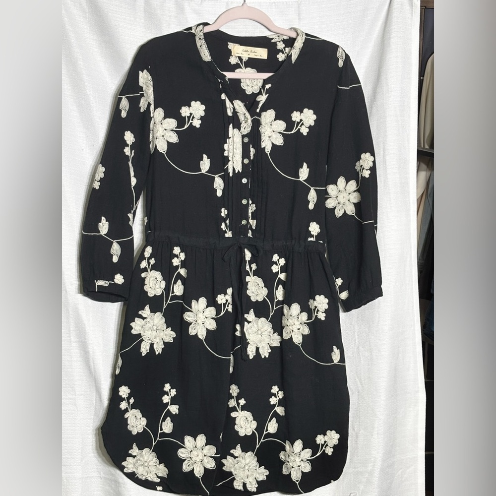 Anthropologie Isabella Sinclair Black and White 3/4 Sleeve